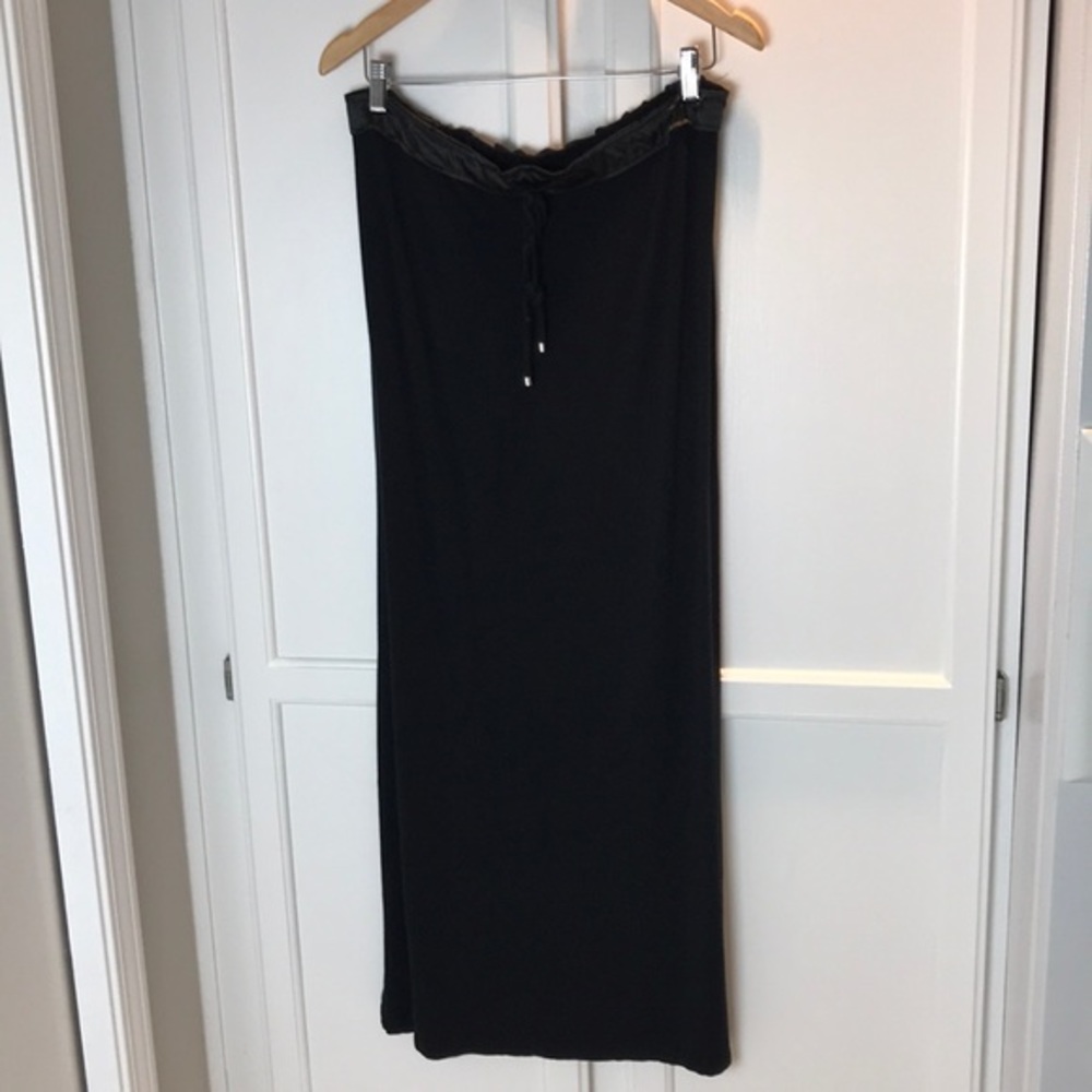 TAHARI long black skirt